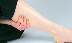 Почему чешутся ноги ниже колен? Лечение