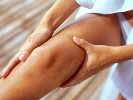 Болят мышцы ног выше колена и ягодиц: причины и лечение боли над бедрами